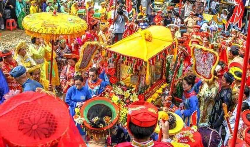 Lễ hội điện Hòn Chén