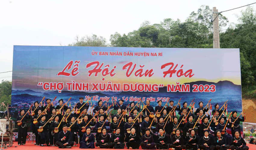 Chợ tình Xuân Dương