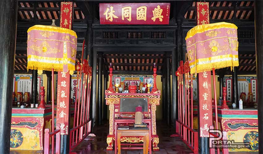 Phu Xuan village communal house festival