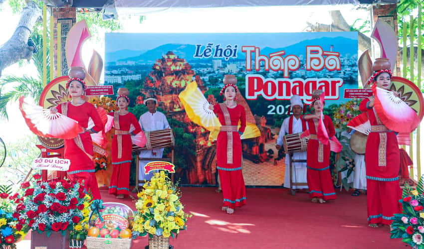 Lễ hội Tháp Bà Pônagar