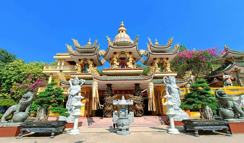 꺼우산(Cau Mountain)의 타이선(Thai Son) 파고다