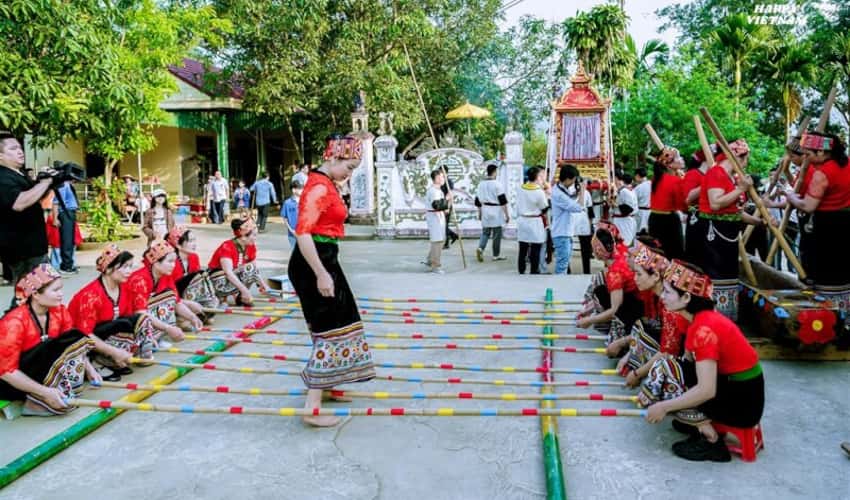 Lễ hội đền Chín Gian