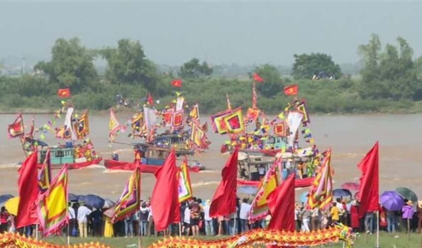 リュックダウ川の軍事祭典