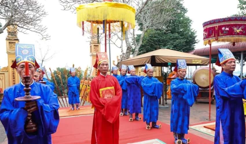 몬시뇰 사원 축제