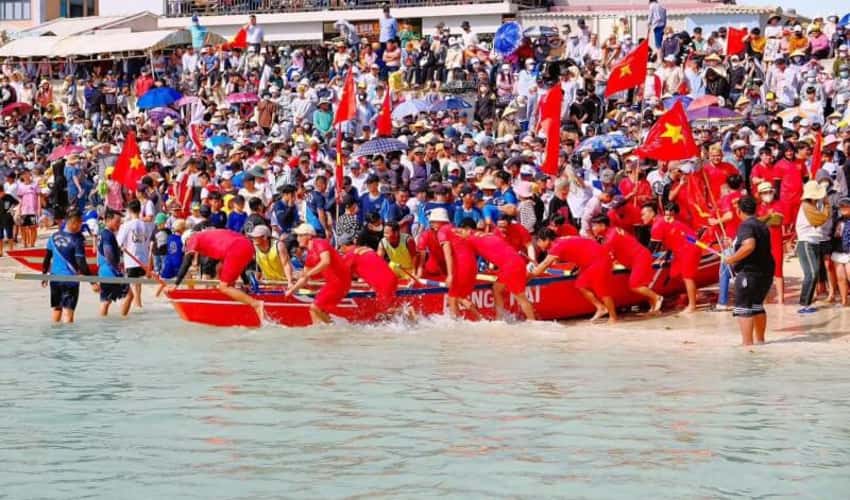 푸꾸이 특구 보트 경주 축제