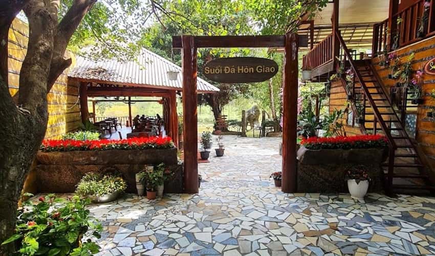 Khu du lịch sinh thái Suối Đá Hòn Giao
