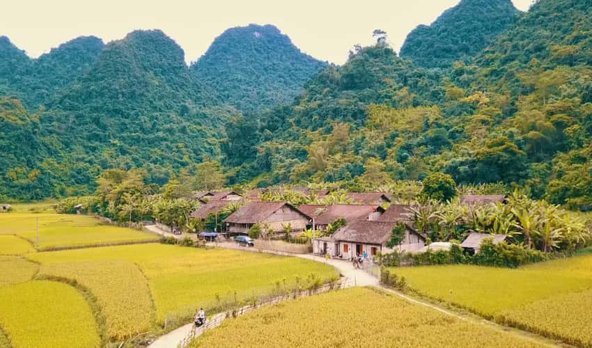Làng Tày Bản Giuồng