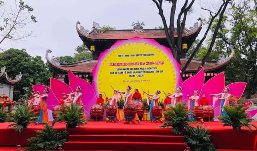Lễ hội mùa Xuân Côn Sơn - Kiếp Bạc