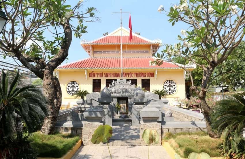 쯔엉딘 사원
