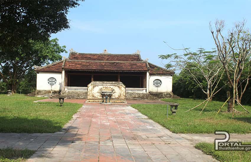 Nguyen Tri Phuong 教堂和陵墓