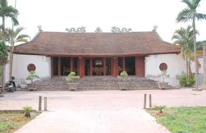 Ha Bi Trung Communal House