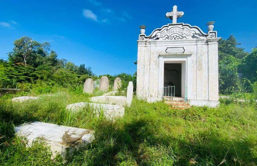伊凡霍墓地