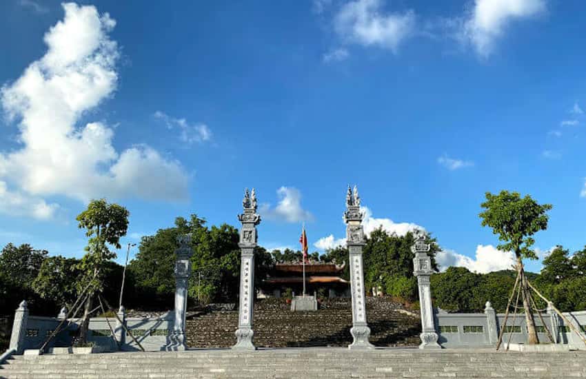 Ba Chua Sao Sa 사원(바 두에 사원)