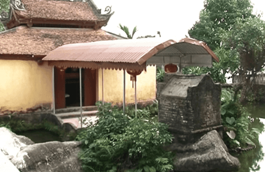 寺の池