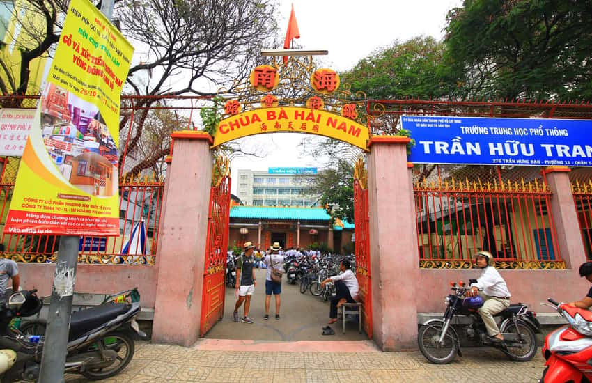 Ba Hai Nam Pagoda或Quynh Phu节
