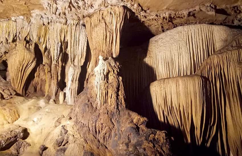 Hang động Thẳm Khến