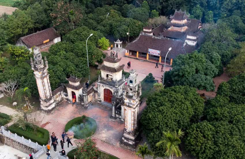 グエンシーの墓と寺院