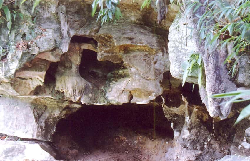 Hang Đá Đen
