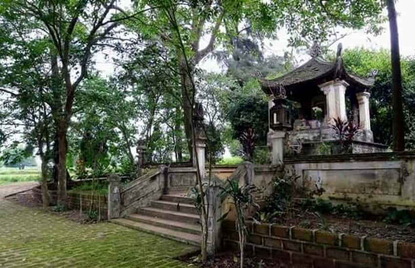 Ngo Quyen temple and mausoleum