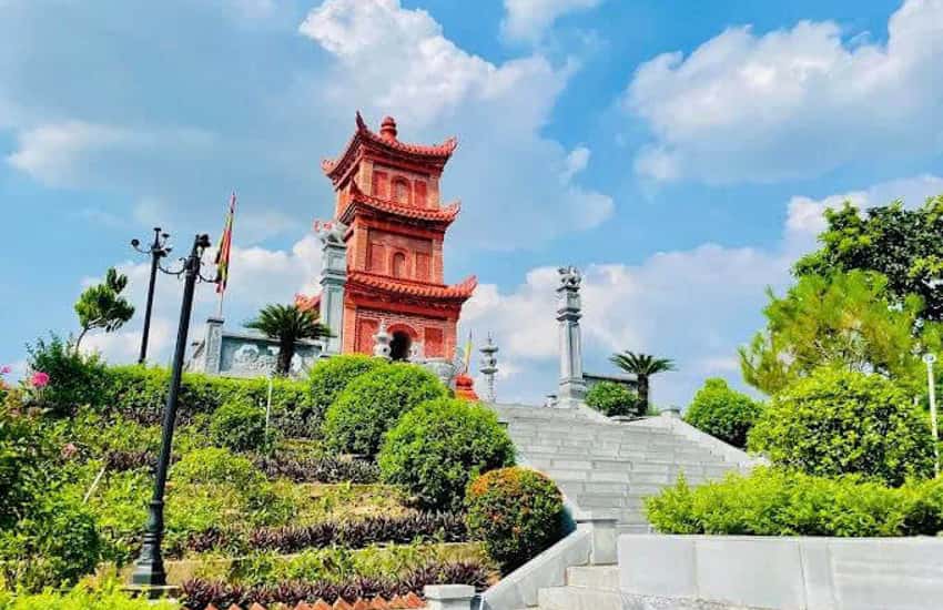Temple of Female Doctor Nguyen Thi Due
