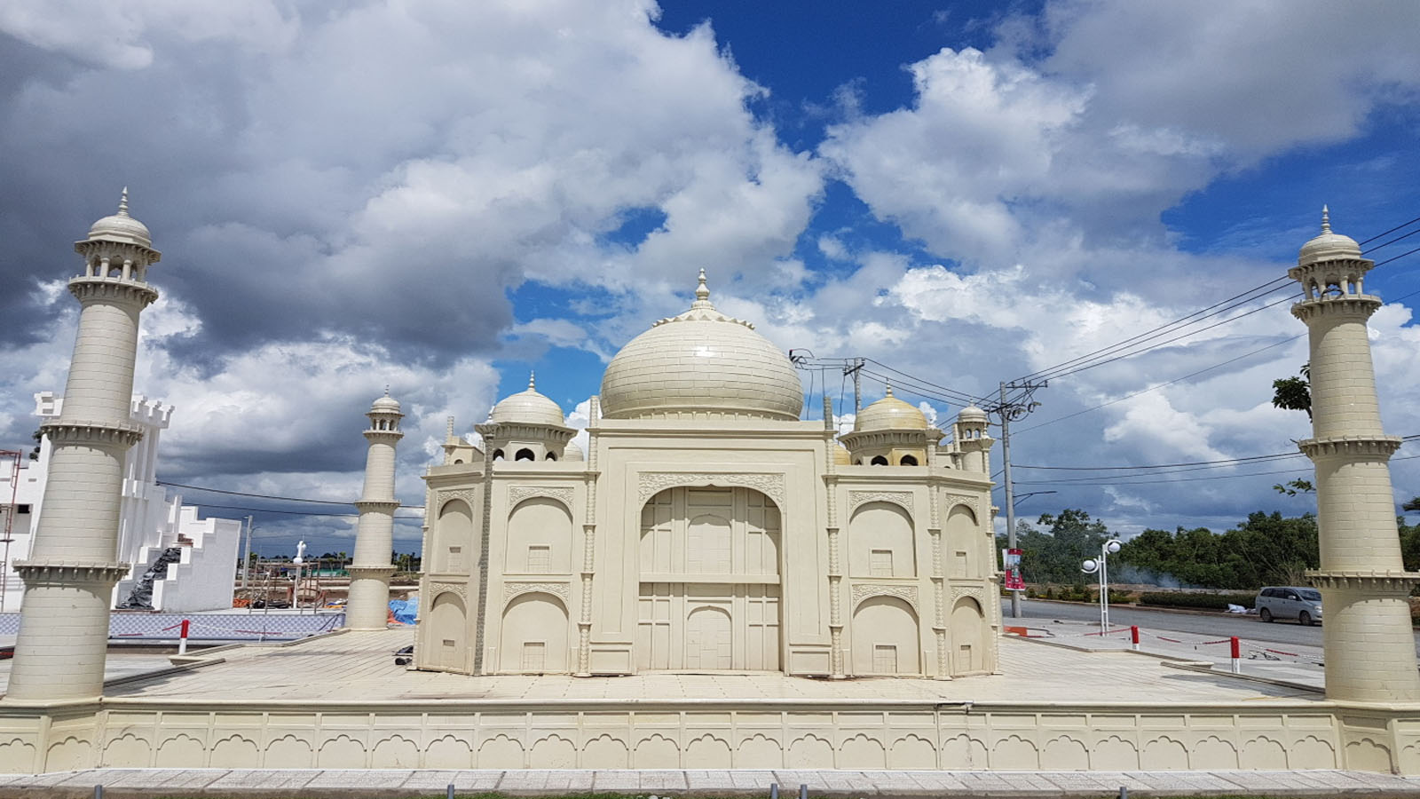 Lăng Taj Mahal Ấn Độ tại công viên 7 kỳ quan Long An