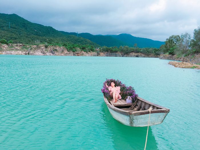 Hồ Đá Vũng Tàu là hồ nhân tạo, được hình thành sau quá trình khai thác đá