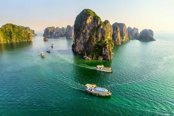 Vịnh Hạ Long nhìn từ trên cao