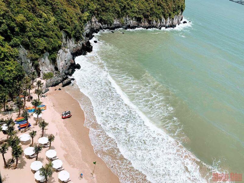 Ngày 1 - TP. HỒ CHÍ MINH - CAO HÙNG (Ăn nhẹ trên máy bay)