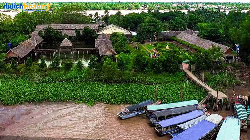 Cù lao Tân Phong Tiền Giang phục vụ những chuyến xuồng tham quan phong cảnh nơi đây khiến nhiều người vô cùng thích thú