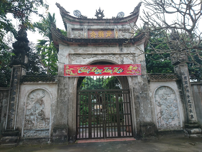 Đền thờ và lăng thượng tướng quân Doãn Nỗ