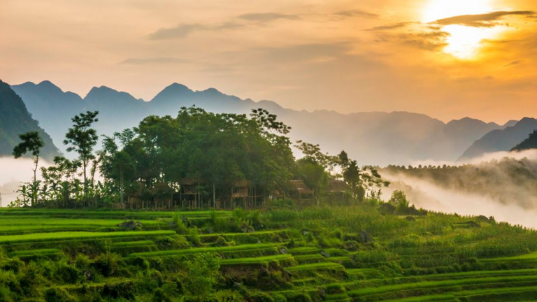 Hoàng hôn ở khu bảo tồn thiên nhiên Pù Luông
