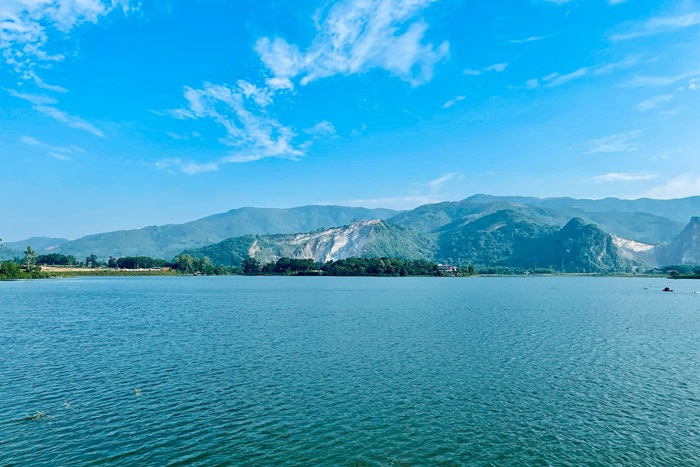 Dong Chanh Lake.