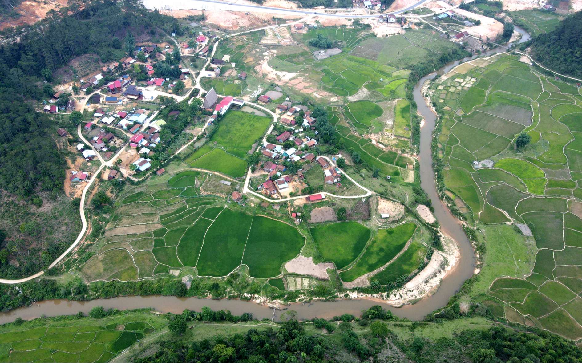 Làng du lịch cộng đồng Kon Bring