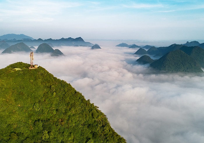 Cảnh mây mù huyền ảo trên đỉnh Nà Lay