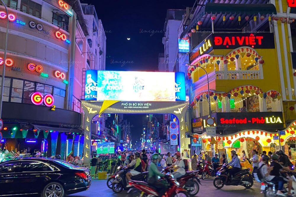 Phố đi bộ Bùi Viện