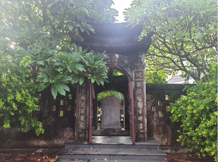 Mộ và nhà thờ Hoàng Kế Viêm