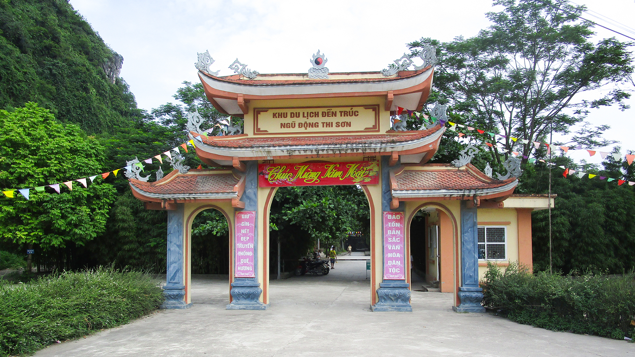 Đền Trúc