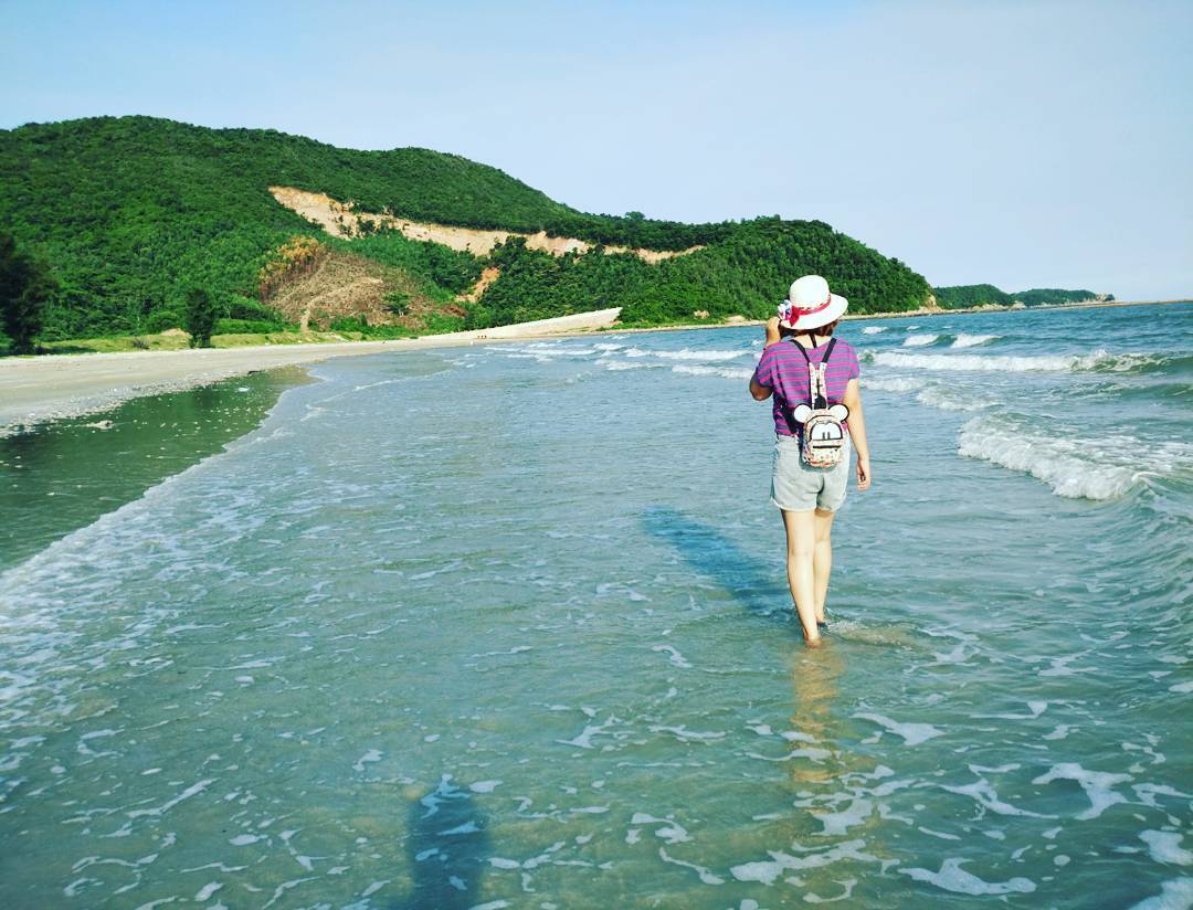 Đảo Ngọc Vừng chính là một địa điểm check-in vô cùng lý tưởng với vẻ đẹp hoang sơ, hùng vĩ.