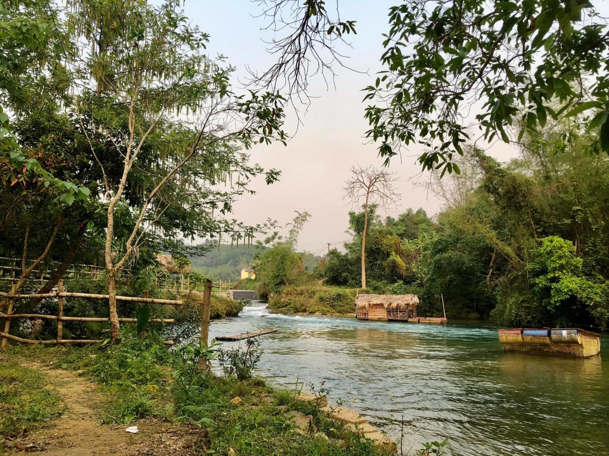 Suối Nặm Thoong .