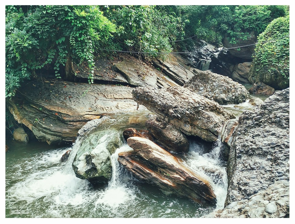 参观河内的 Cai Ba Vi 溪流