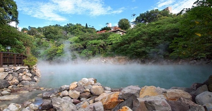 Suối nước khoáng nóng Bang