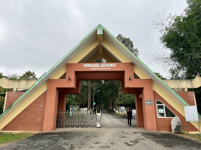 Ngày 1 - TP. HỒ CHÍ MINH - CAO HÙNG (Ăn nhẹ trên máy bay)