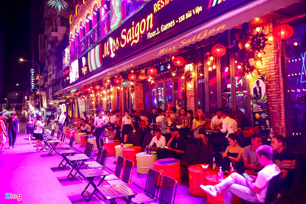 Phố đi bộ Bùi Viện