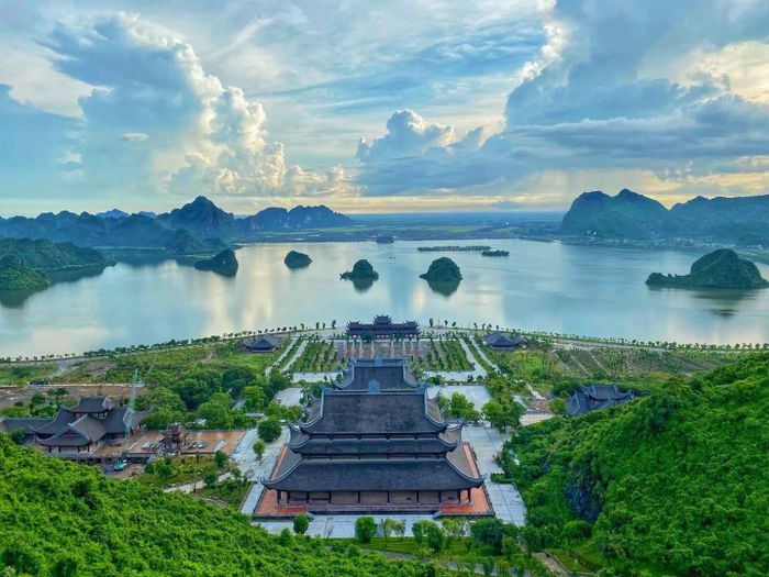 Ngôi chùa lớn bậc nhất thế giới ở núi Thất Tinh - Đất Phật cõi trần gian