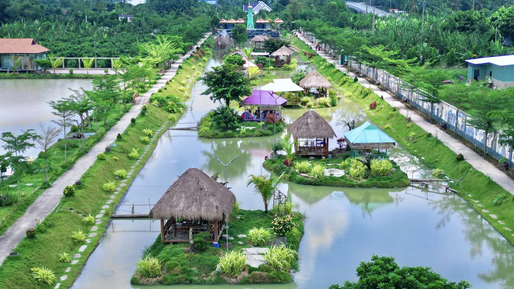 Khu du lịch này nằm tại Tiền Giang, nơi được gọi là “Vương Quốc Trái Cây”.