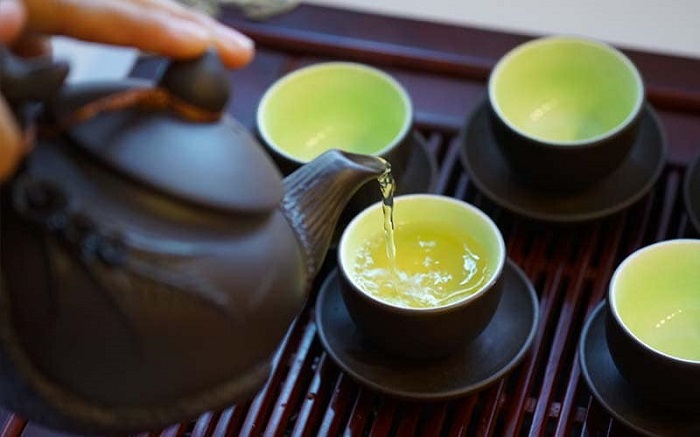 Bạn sẽ được thưởng thức những tách trà thơm ngon nóng hổi, thơm ngon.