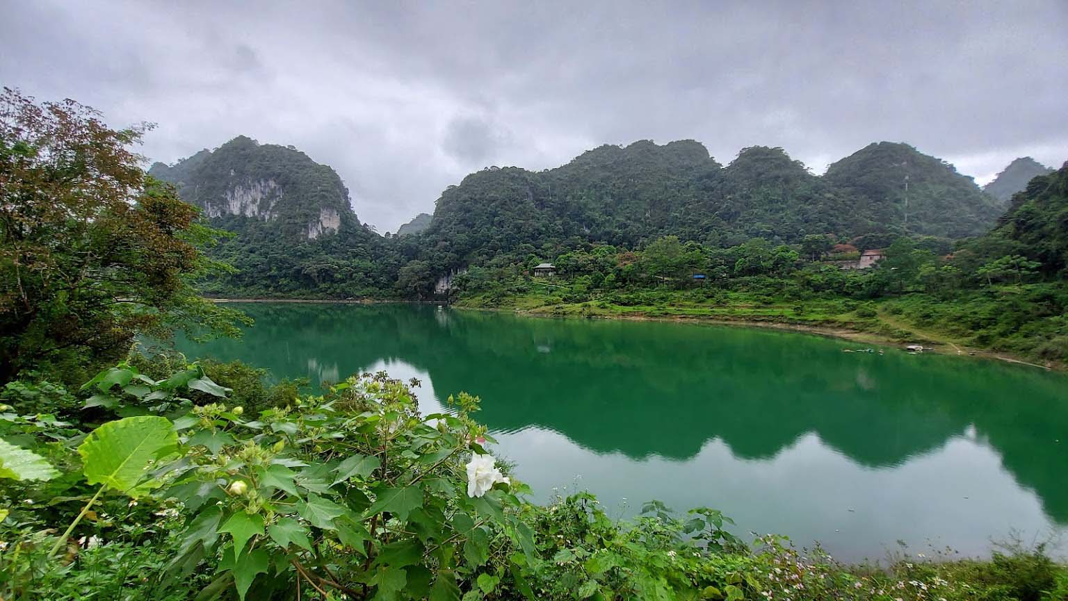 Hồ Thang Hen