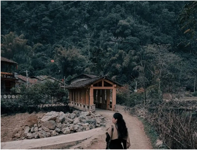 Làng đá Khuổi Ky có hơn 400 năm tuổi