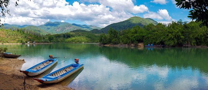 ビントゥアンの山々にある有名な目的地、ビエンラック湖。