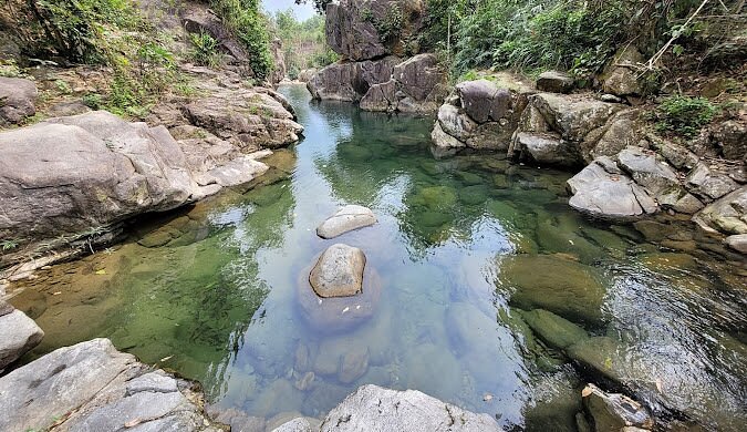 Suối Đá Cổng